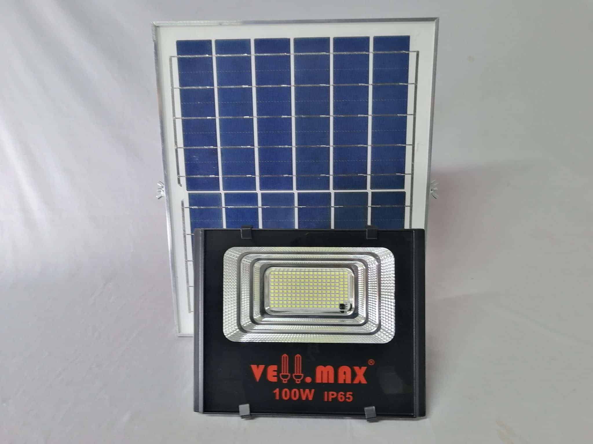 100 Watts Solar Floodlight With Remote Control