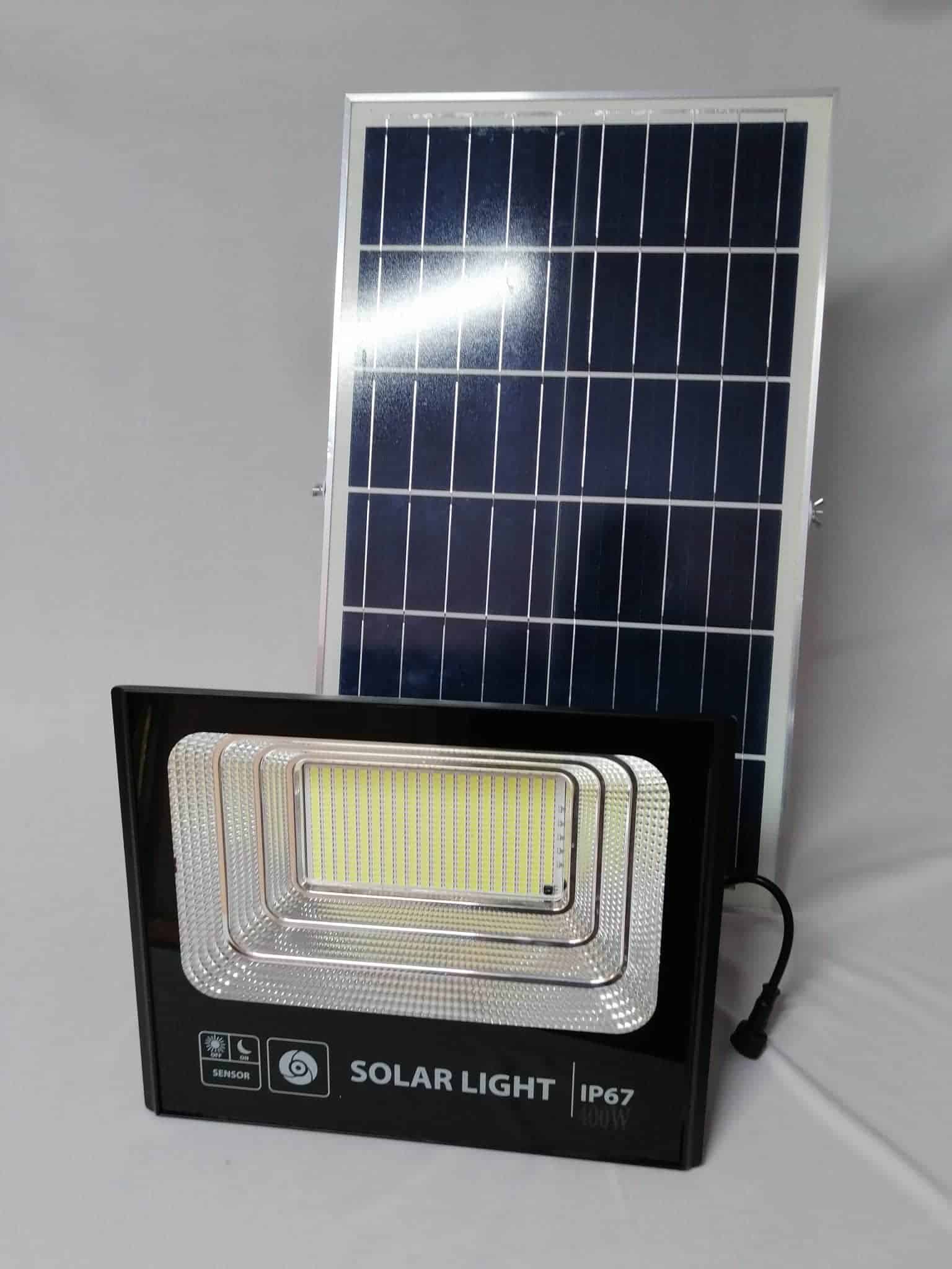 High Capacity  400 Watts Solar Floodlight